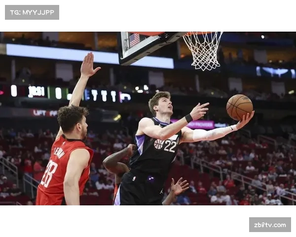 通讯:时隔五年重返季后赛,步行者更衣室内的庆祝场景 通讯:时隔五年重返季后赛,步行者更衣室内的庆祝场景